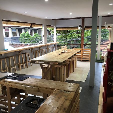 Nine Dollar Hostel Легиан Экстерьер фото