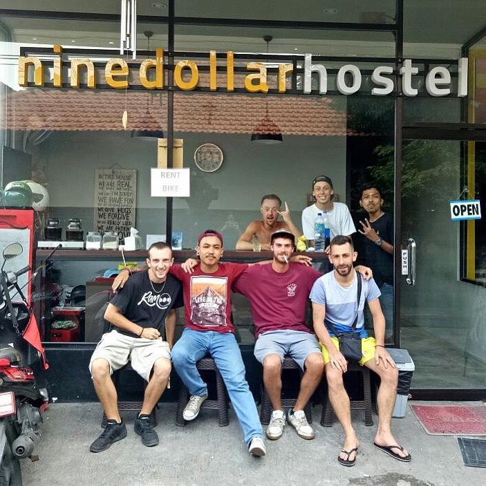 Nine Dollar Hostel Легиан Экстерьер фото